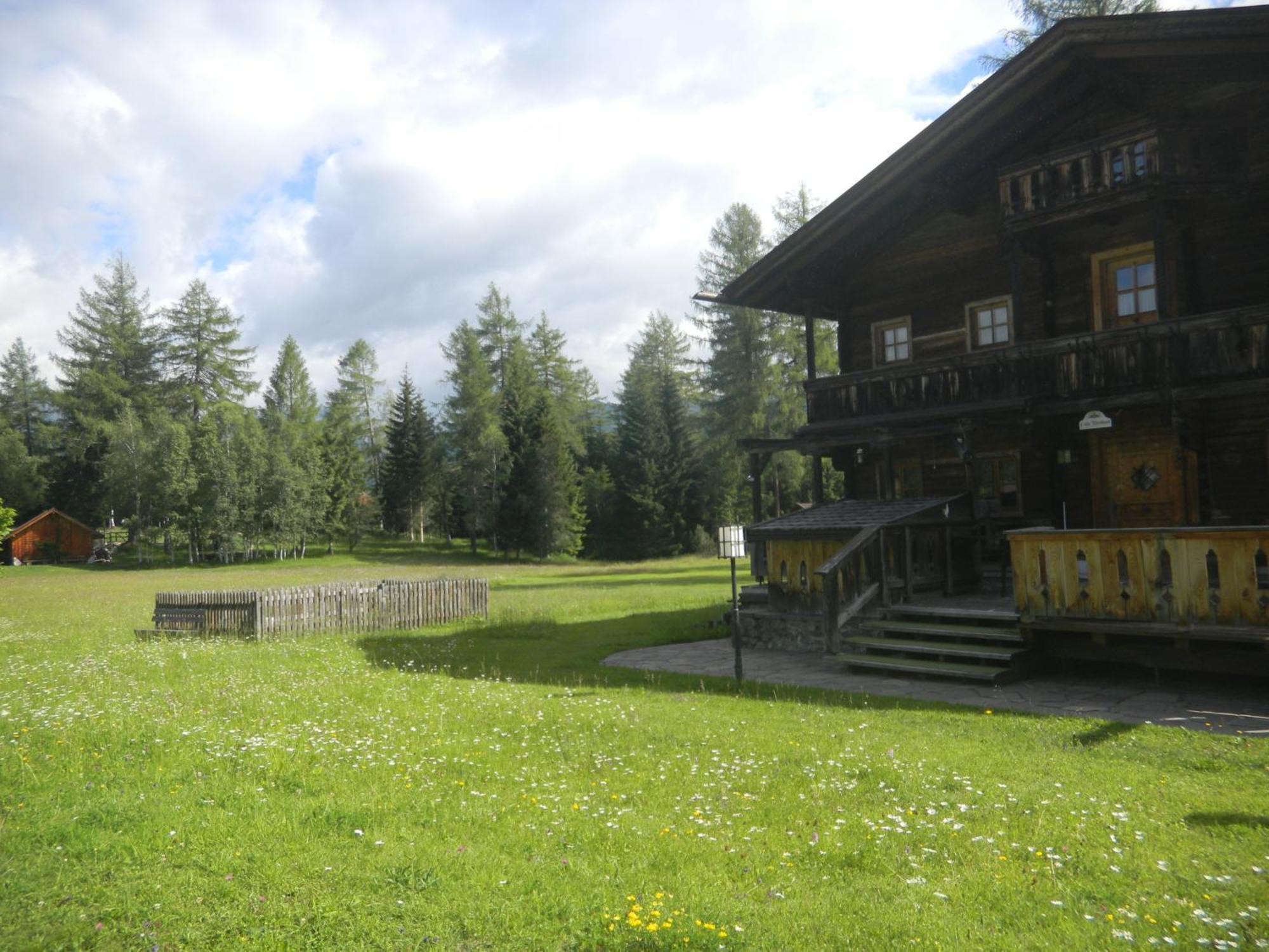 Landhaus Charlotte Am Geigenbuehel -Apartments Seefeld in Tirol Buitenkant foto
