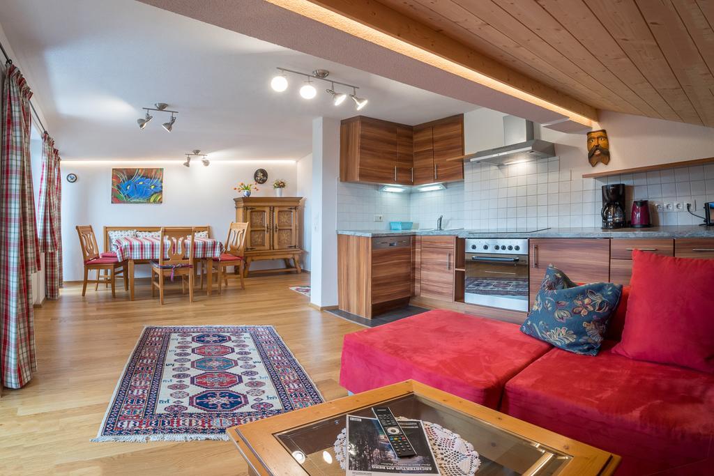 Landhaus Charlotte Am Geigenbuehel -Apartments Seefeld in Tirol Buitenkant foto