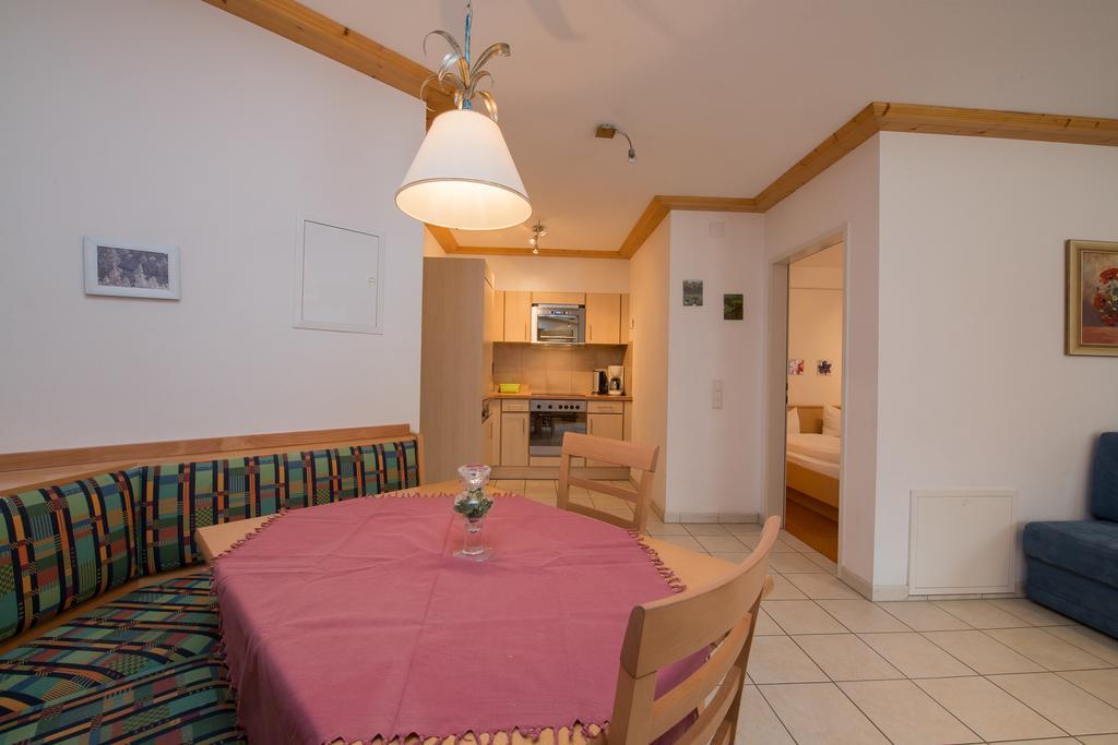 Landhaus Charlotte Am Geigenbuehel -Apartments Seefeld in Tirol Buitenkant foto