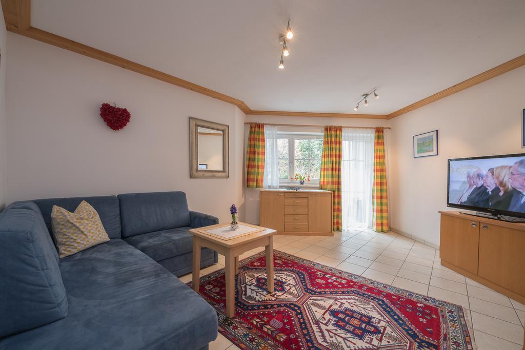 Landhaus Charlotte Am Geigenbuehel -Apartments Seefeld in Tirol Buitenkant foto