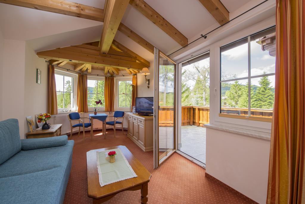 Landhaus Charlotte Am Geigenbuehel -Apartments Seefeld in Tirol Buitenkant foto
